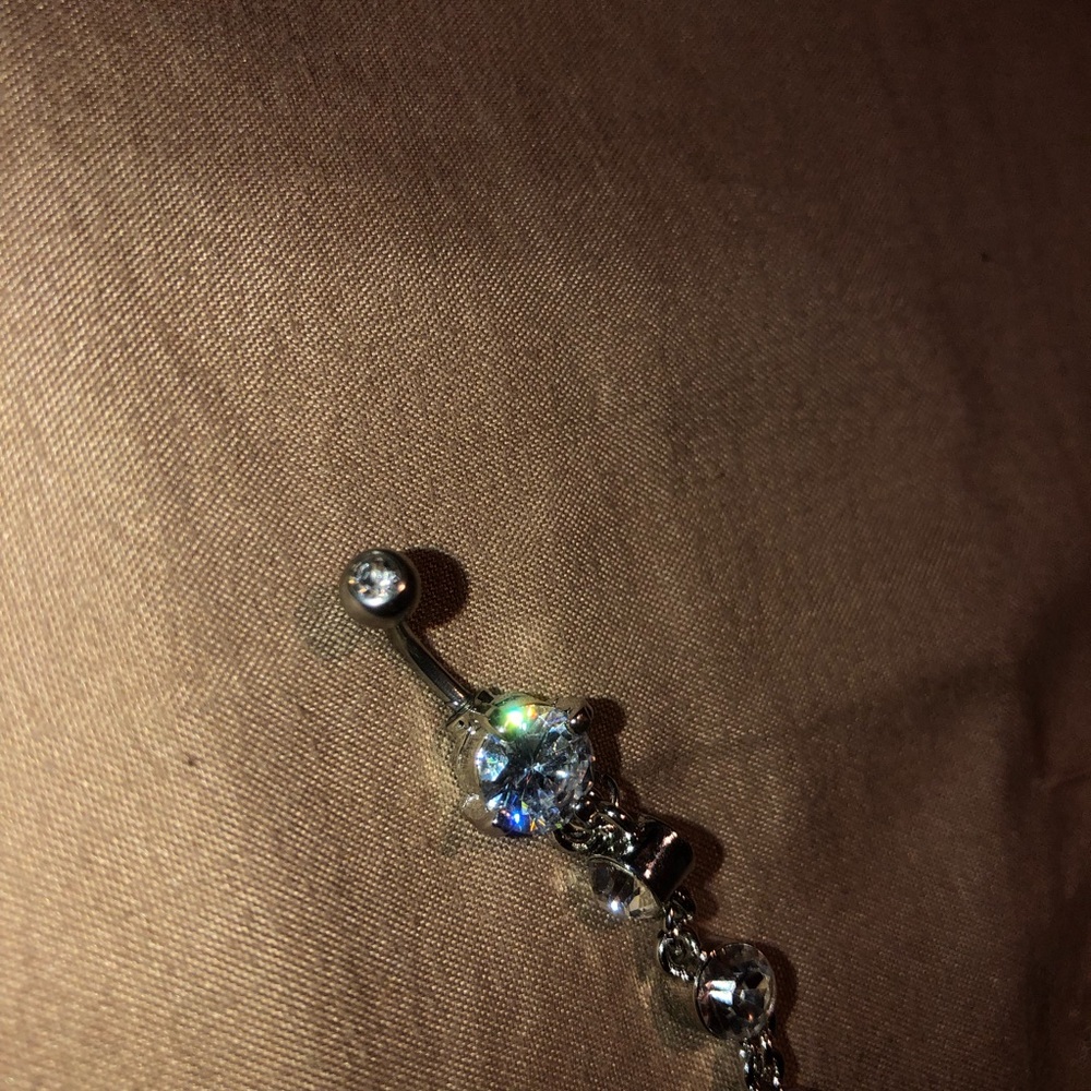 Dangling bellybutton ring - Picture 2 of 3